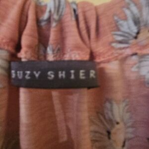 Suzy Shier Apricot and White Floral Top